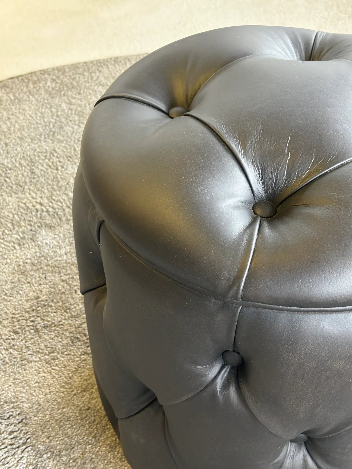 Taburet pouf Louis - disponibil pe stoc